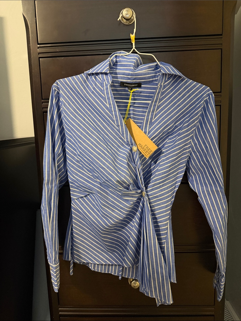 Free Market by Flyingtomato Blue and White Striped Twist-Front Button Down